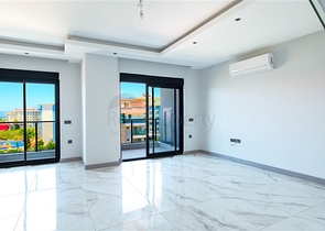 Пентхаус біля моря з просторими терасами і панорамними видами