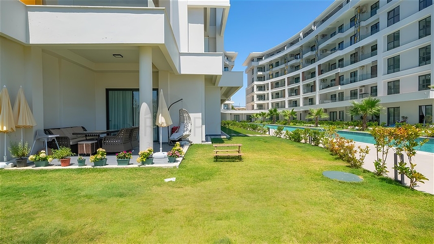 Розкішна квартира 3 + 1 з садом в елітному комплексі біля моря