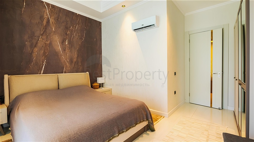 Розкішна квартира 3 + 1 з садом в елітному комплексі біля моря