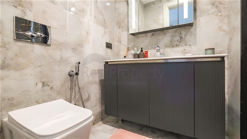 Розкішна квартира 3 + 1 з садом в елітному комплексі біля моря