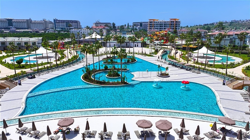 Розкішна квартира 3 + 1 з садом в елітному комплексі біля моря