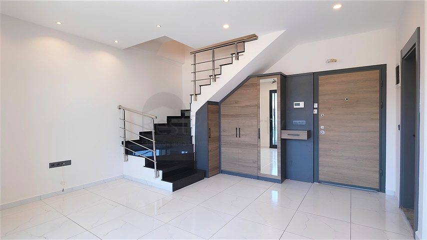 Пентхаус 2 + 1 з терасою в сучасному комплексі в районі Оба