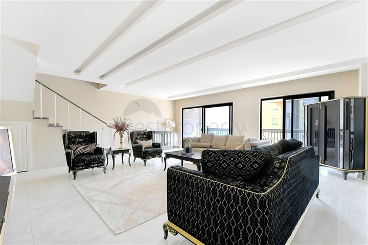 Просторий пентхаус 3 + 1 з видом на море всього в 50 метрах від пляжу