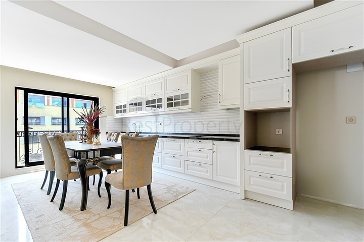 Просторий пентхаус 3 + 1 з видом на море всього в 50 метрах від пляжу