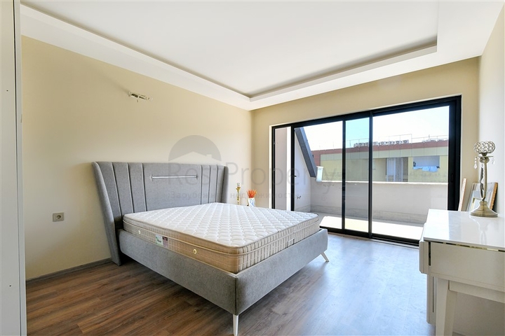 Просторий пентхаус 3 + 1 з видом на море всього в 50 метрах від пляжу