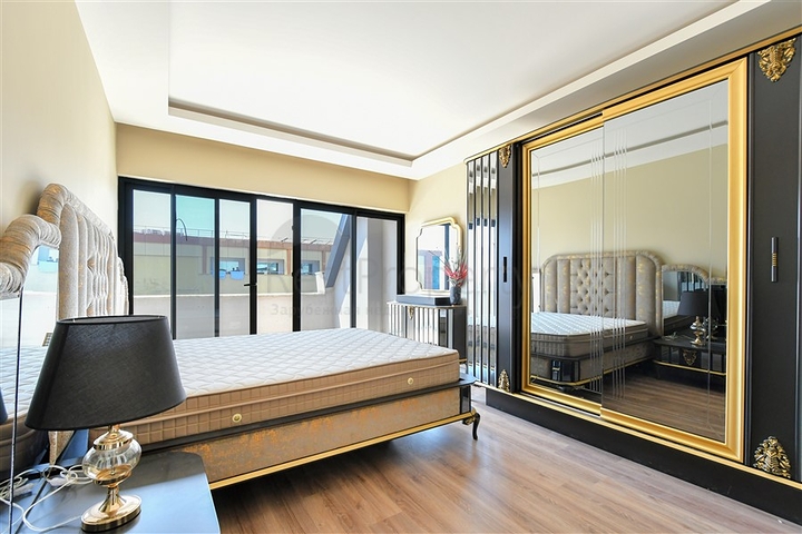 Просторий пентхаус 3 + 1 з видом на море всього в 50 метрах від пляжу