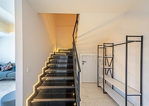 Простора мебльована квартира 3+1 в сучасному житловому комплексі в Авсалларі