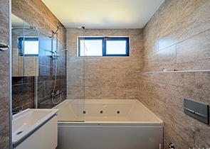 Простора мебльована квартира 3+1 в сучасному житловому комплексі в Авсалларі