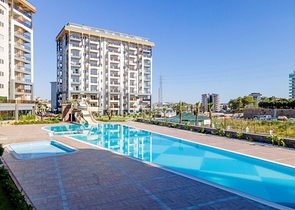 Простора мебльована квартира 3+1 в сучасному житловому комплексі в Авсалларі