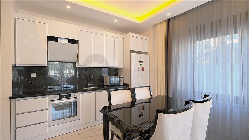 Просторий мебльований дуплекс з терасою і видом на море в сучасному житловому комплексі