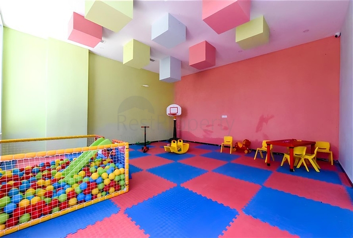 Просторий мебльований дуплекс з терасою і видом на море в сучасному житловому комплексі