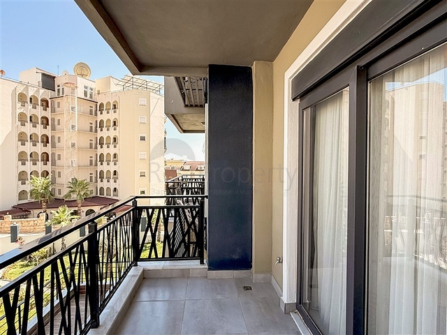 Просторий мебльований дуплекс з терасою і видом на море в сучасному житловому комплексі