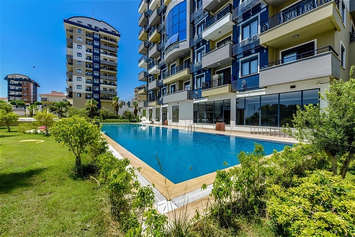 Просторий мебльований дуплекс з терасою і видом на море в сучасному житловому комплексі