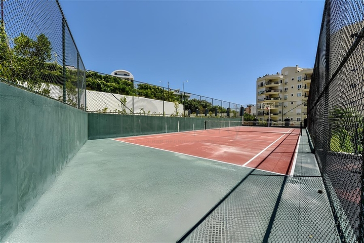 Просторий мебльований дуплекс з терасою і видом на море в сучасному житловому комплексі