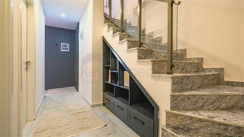 Просторий мебльований дуплекс з терасою і видом на море в сучасному житловому комплексі