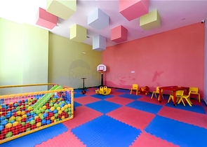 Просторий мебльований дуплекс з терасою і видом на море в сучасному житловому комплексі