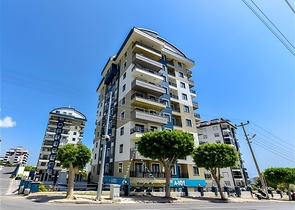 Просторий мебльований дуплекс з терасою і видом на море в сучасному житловому комплексі