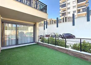 Просторий мебльований дуплекс з терасою і видом на море в сучасному житловому комплексі