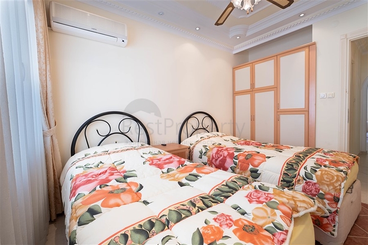 Затишна мебльована квартира 2 + 1 поруч з пляжем в районі Тосмур