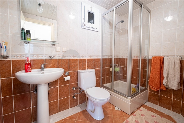 Затишна мебльована квартира 2 + 1 поруч з пляжем в районі Тосмур