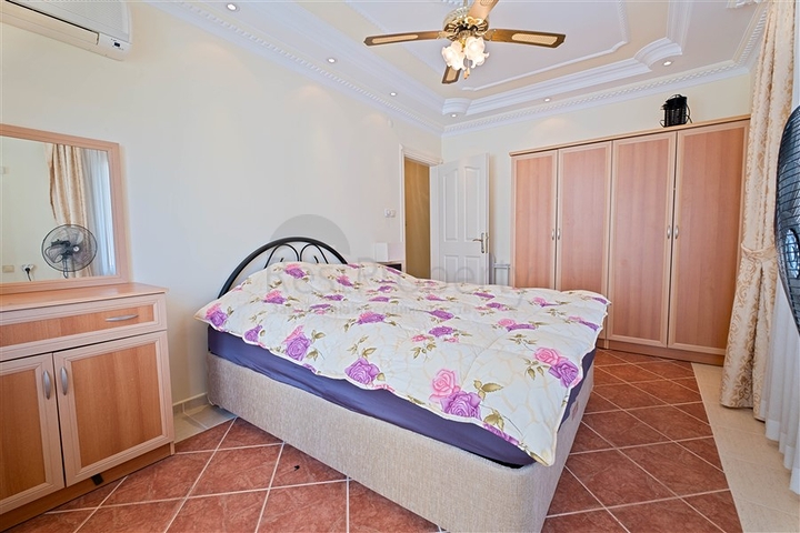 Затишна мебльована квартира 2 + 1 поруч з пляжем в районі Тосмур