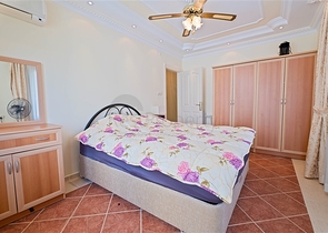 Затишна мебльована квартира 2 + 1 поруч з пляжем в районі Тосмур