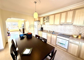 Комфортна мебльована квартира 2+1 в доглянутому житловому комплексі в районі Джікджіллі