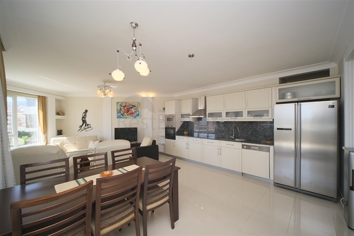 Затишна квартира 2 + 1 в житловому комплексі з інфраструктурою в районі Джікджіллі