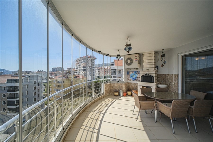 Затишна квартира 2 + 1 в житловому комплексі з інфраструктурою в районі Джікджіллі