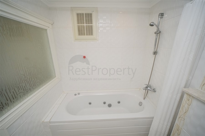 Затишна квартира 2 + 1 в житловому комплексі з інфраструктурою в районі Джікджіллі