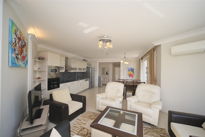 Затишна квартира 2 + 1 в житловому комплексі з інфраструктурою в районі Джікджіллі