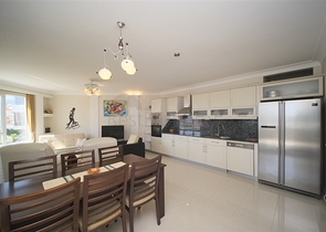 Затишна квартира 2 + 1 в житловому комплексі з інфраструктурою в районі Джікджіллі