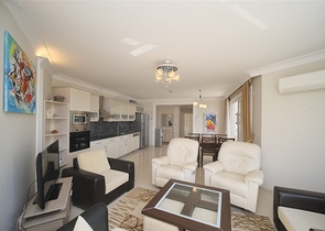 Затишна квартира 2 + 1 в житловому комплексі з інфраструктурою в районі Джікджіллі