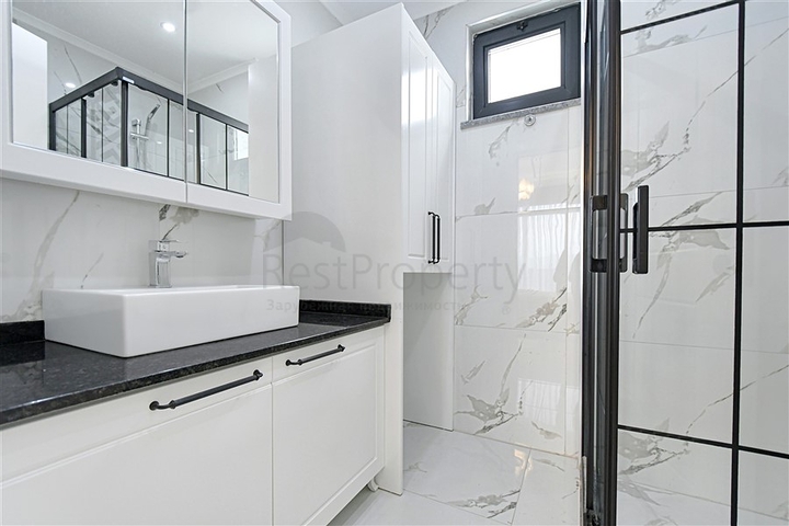 Сучасна вілла 3 + 1 з панорамним видом на море в районі Бекташ