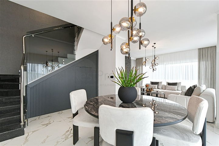 Сучасна вілла 3 + 1 з панорамним видом на море в районі Бекташ