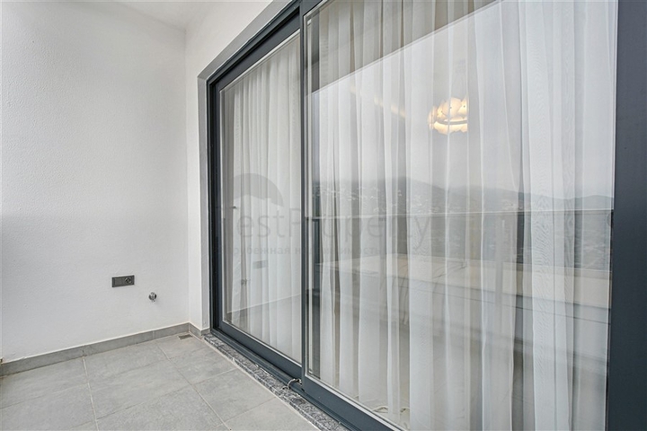 Сучасна вілла 3 + 1 з панорамним видом на море в районі Бекташ