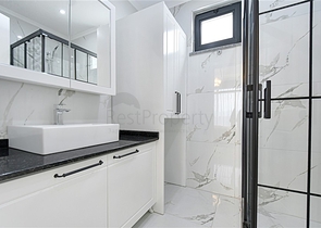 Сучасна вілла 3 + 1 з панорамним видом на море в районі Бекташ