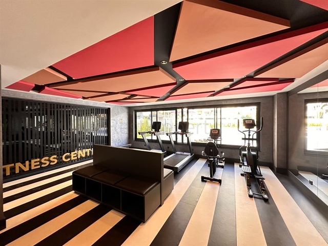 Простора квартира 2 + 1 в новому комплексі з видом на море в центрі Аланії