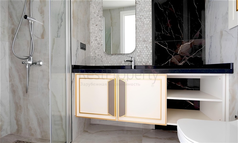 Простора квартира 2 + 1 в новому комплексі з видом на море в центрі Аланії