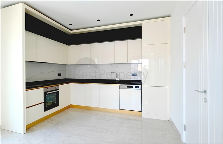 Простора квартира 2 + 1 в новому комплексі з видом на море в центрі Аланії