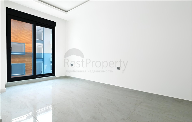 Простора квартира 2 + 1 в новому комплексі з видом на море в центрі Аланії