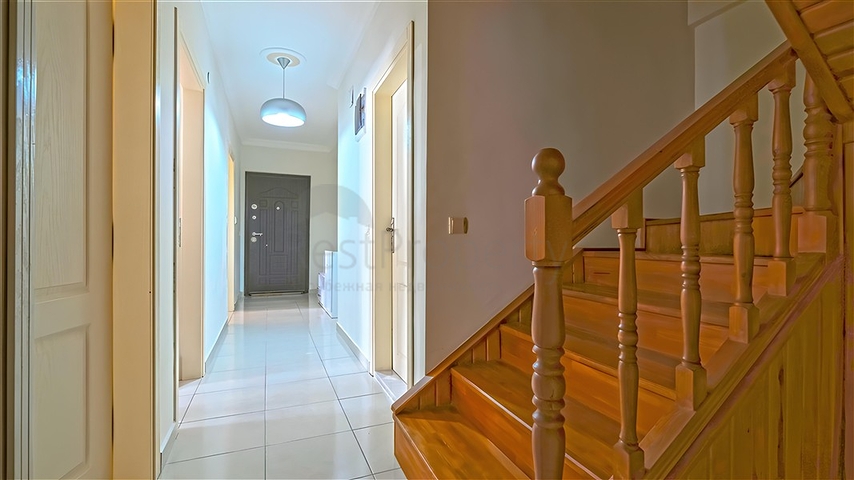 Простора квартира 4 + 1 в районі Оба - для комфортного життя біля моря