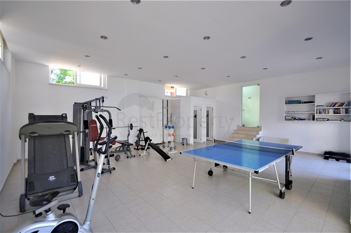 Простора мебльована квартира 2+1 в доглянутому житловому комплексі з багатою інфраструктурою