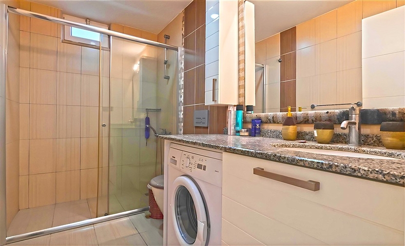 Простора мебльована квартира 2+1 в доглянутому житловому комплексі з багатою інфраструктурою