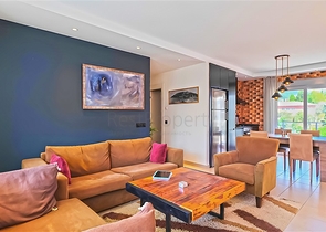 Простора мебльована квартира 2+1 в доглянутому житловому комплексі з багатою інфраструктурою