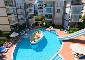 Простора мебльована квартира 2+1 в доглянутому житловому комплексі з багатою інфраструктурою