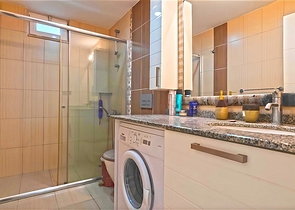 Простора мебльована квартира 2+1 в доглянутому житловому комплексі з багатою інфраструктурою