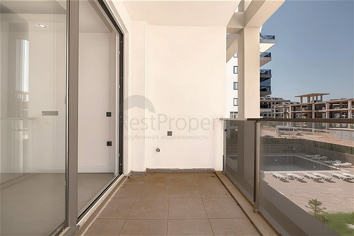 Сучасна квартира в оточенні природи і моря