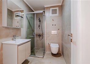 Сучасна квартира в оточенні природи і моря