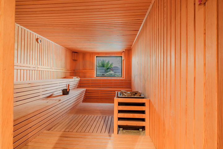 Сучасна квартира з садом біля моря в мальовничому районі